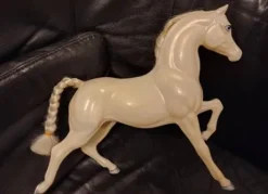 Cheval en plastique