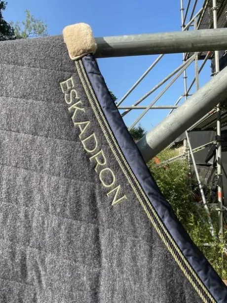 Couverture de présentation en laine