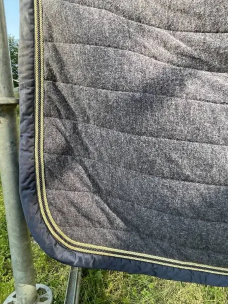 Couverture de présentation en laine