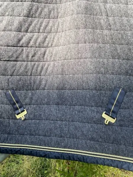 Couverture de présentation en laine