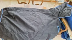Couverture imperméable avec couvre coup