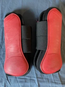 Ensemble guêtres et protèges-boulets rouges