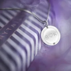 Pendentif avec médaille personnalisée et zirconia - Ponytail & Co