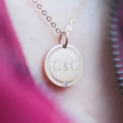 Pendentif avec médaille personnalisée et zirconia - Ponytail & Co