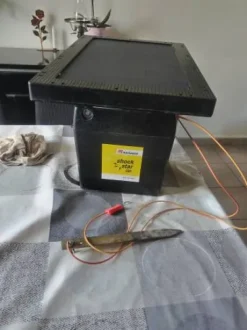 Poste de clôture électrique