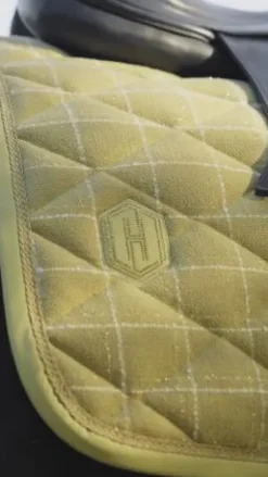 Tapis bouclé Emblem Heritage 25/26 - Eskadron - Confort optimal