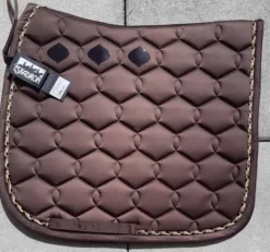 Tapis de selle anatomique Glossy Wave - Eskadron - Antidérapant