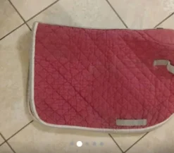 Tapis de selle rouge taille cheval