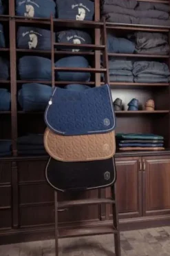 Tapis de selle VELOUR EMBLEM Heritage 2024 - Eskadron