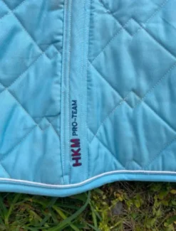 Tapis HKM bleu ciel cheval