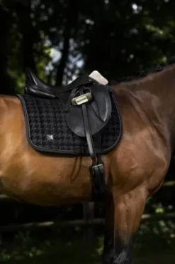 Tapis Velvet Stamp Essence 2022 DRESSAGE - Eskadron - Velours