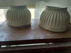 Une paire de cloches non ouvrantes